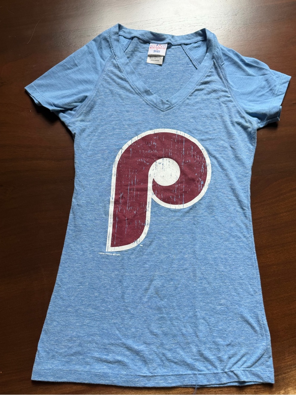 Sz XS Philadelphia Phillies Distressed Logo V-Neck Tee - Light Blue